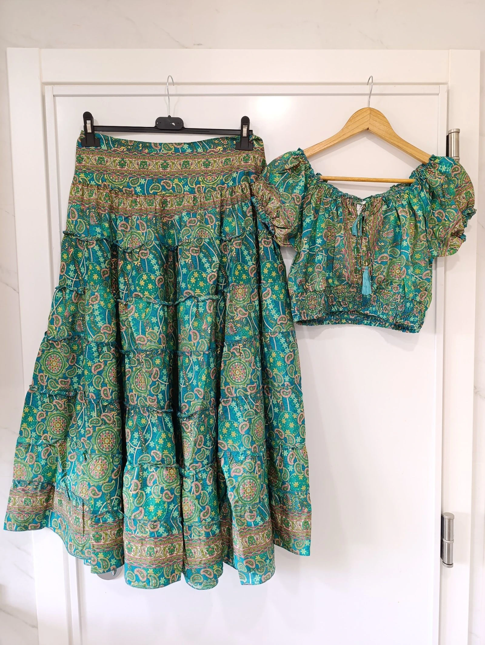 Conjunto falda seda verde